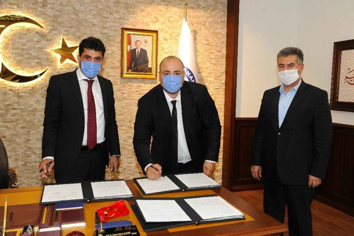 AD&Uuml;&rsquo;de iş garantili program i&ccedil;in imzalar atıldı