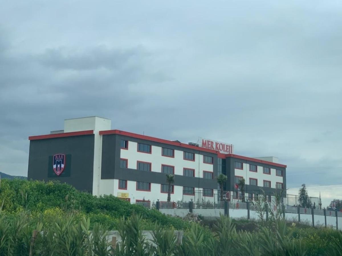 İki yıllık MER Kolejinden LGS&rsquo;de b&uuml;y&uuml;k başarı