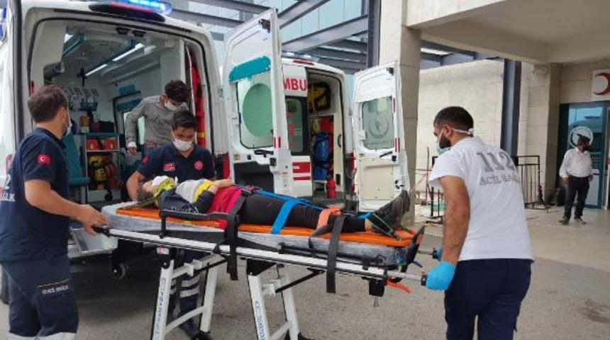 Fındık iş&ccedil;ilerini taşıyan trakt&ouml;r devrildi, 14 kişi yaralandı