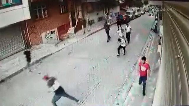 Sultangazi de oğluna saldırılan anne kurşun yağdırdı 3