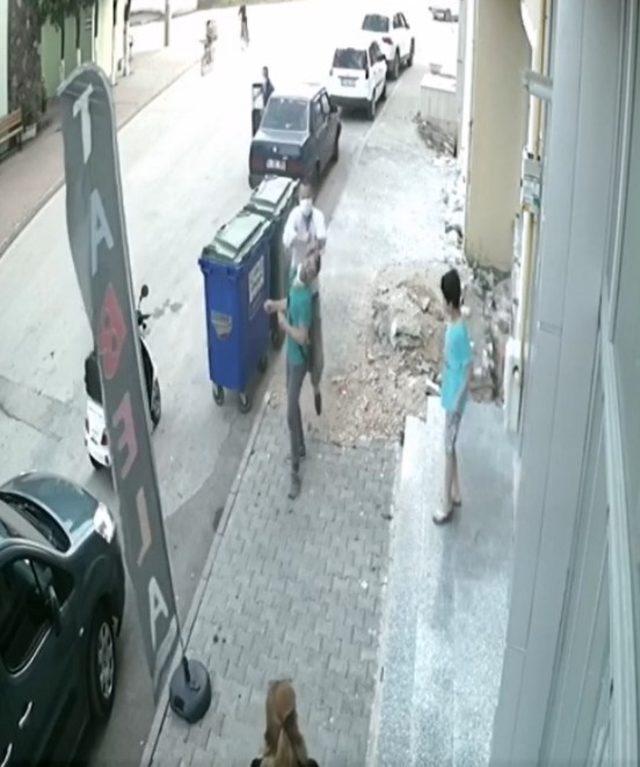  Namusuma yan baktın  diyerek tekme tokat d&ouml;vd&uuml;ler 3