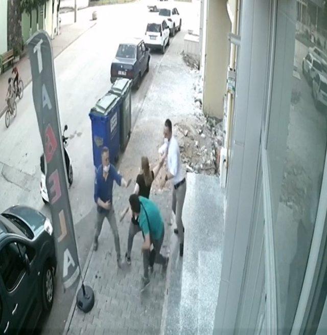  Namusuma yan baktın  diyerek tekme tokat d&ouml;vd&uuml;ler 2