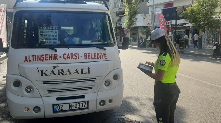 Yolcu minib&uuml;slerinde maske ve fazla yolcu denetimi