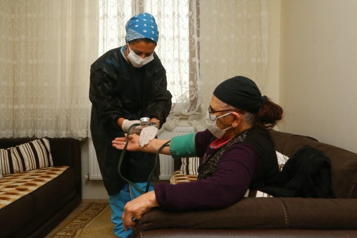 İhtiya&ccedil; sahiplerine Odunpazarı Belediyesi yardım ediyor
