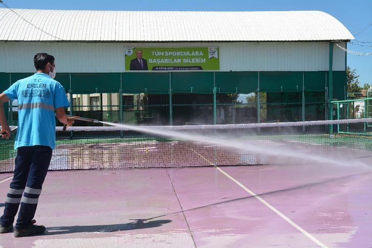 Efeler Belediyesi, tenis kortunda çevre bakım çalışması gerçekleştirdi G4