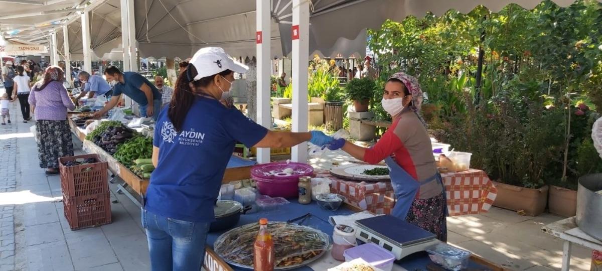 B&uuml;y&uuml;kşehir, pazar yerlerinde maske ve dezenfektan dağıtımını s&uuml;rd&uuml;r&uuml;yor