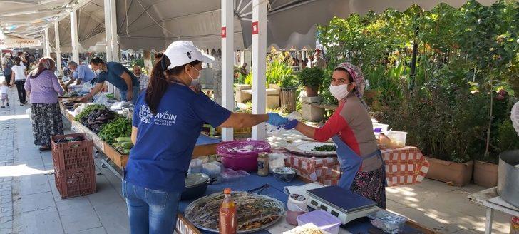 Büyükşehir, pazar yerlerinde maske ve dezenfektan dağıtımını sürdürüyor G1