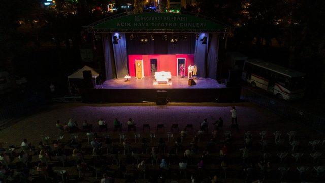 Akçaabat’ta Açık Hava Tiyatro Günleri başladı