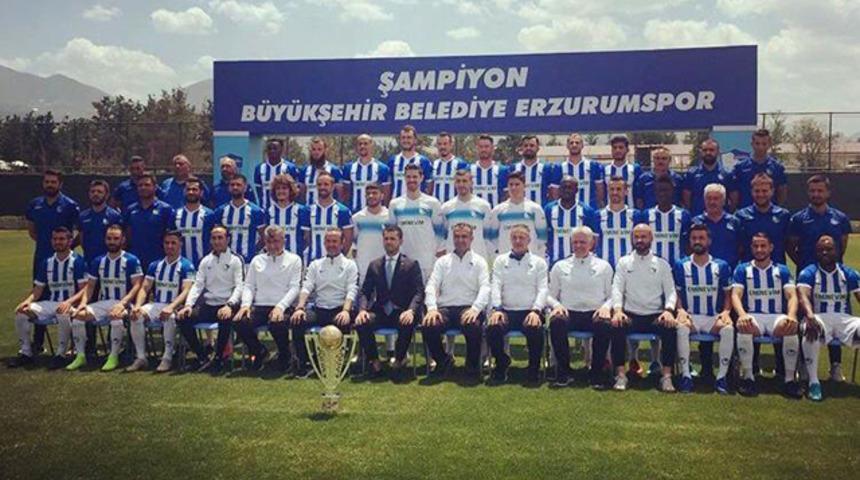 BB Erzurumspor kupayla poz verdi