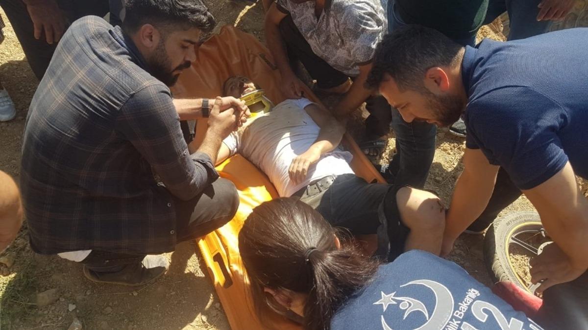 Motosiklet ile kamyonet &ccedil;arpıştı: 2 yaralı