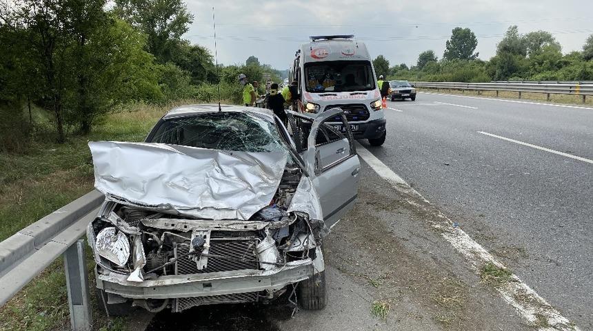 TEM&rsquo;de feci kaza! 5 kişi yaralandı