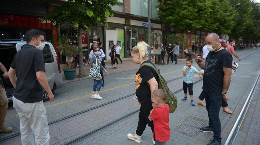 Eskişehir'de tepki &ccedil;eken olay! K&uuml;&ccedil;&uuml;k &ccedil;ocuğa yapmadığı kalmadı