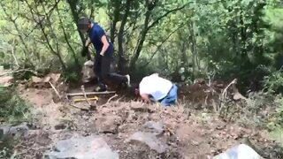 Bursa'da define arayan 3 şüpheli, suçüstü yakalandı