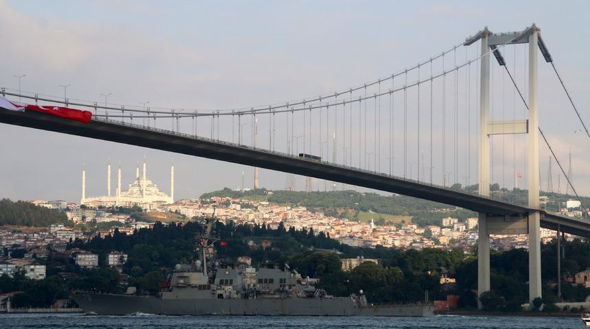 ABD savaş gemisi tatbikat için Karadeniz'e geçti