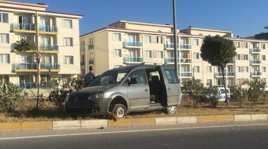 S&ouml;ke&rsquo;de lastiği patlayan otomobil ref&uuml;je &ccedil;ıktı