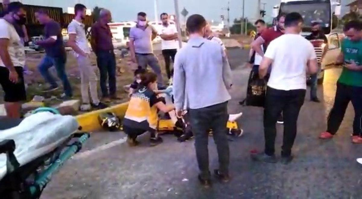 Otomobil motosikletliye &ccedil;arptı: 1 yaralı