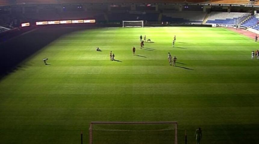 Başakşehir - Kayserispor ma&ccedil;ında elektrikler gitti