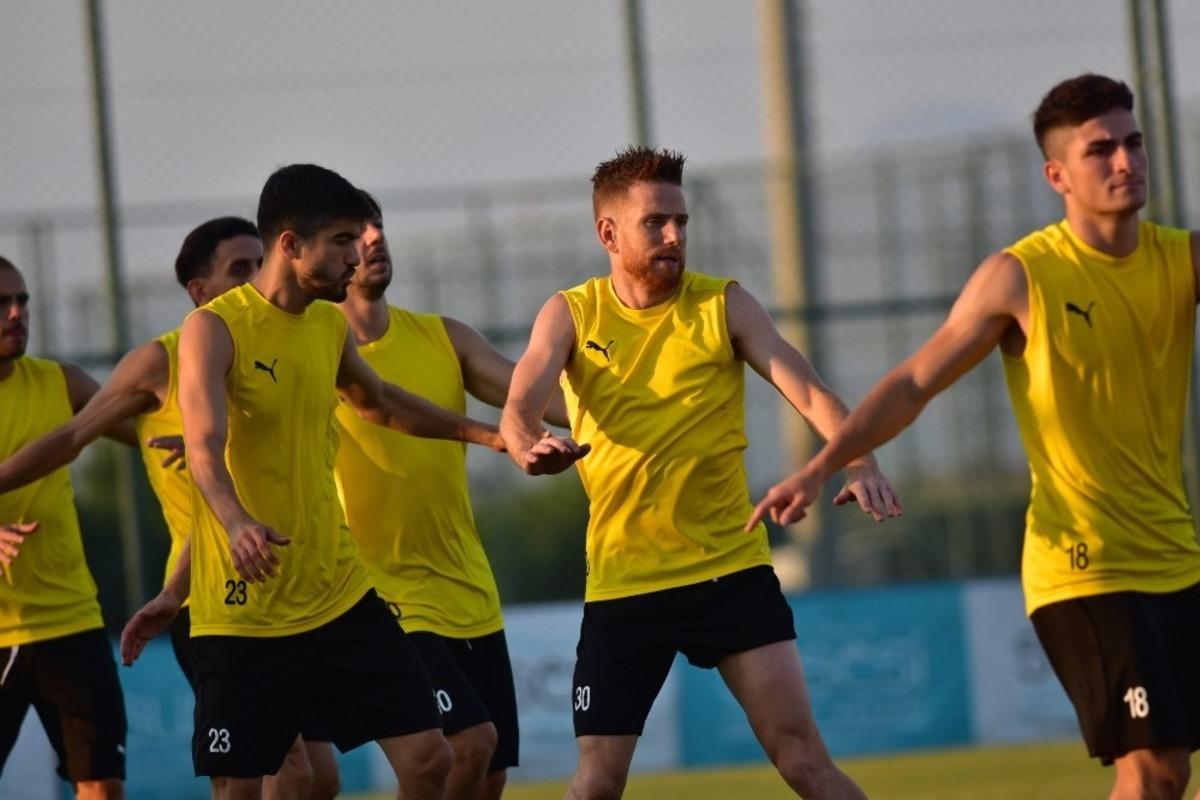 Manisa FK ma&ccedil; saatini beklemeye başladı