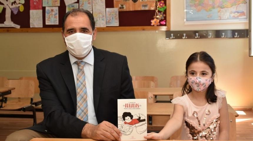 Erzincan&rsquo;da &ldquo;Arkadaş" adlı yaz etkinlik ve oyun kitapları, dağıtılmaya başlandı