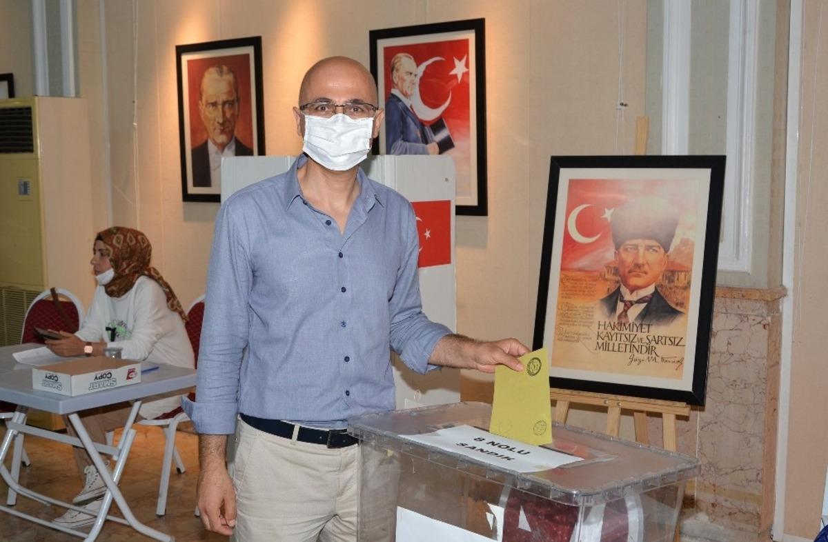 Adana Tabip Odası&rsquo;nda Selahattin Menteş d&ouml;nemi