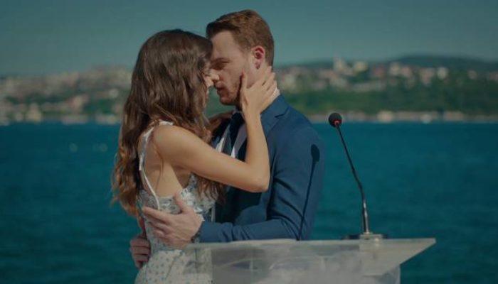 Hande Erçel ve Kerem Bürsin uzun uzun öpüştü! O sahne olay oldu