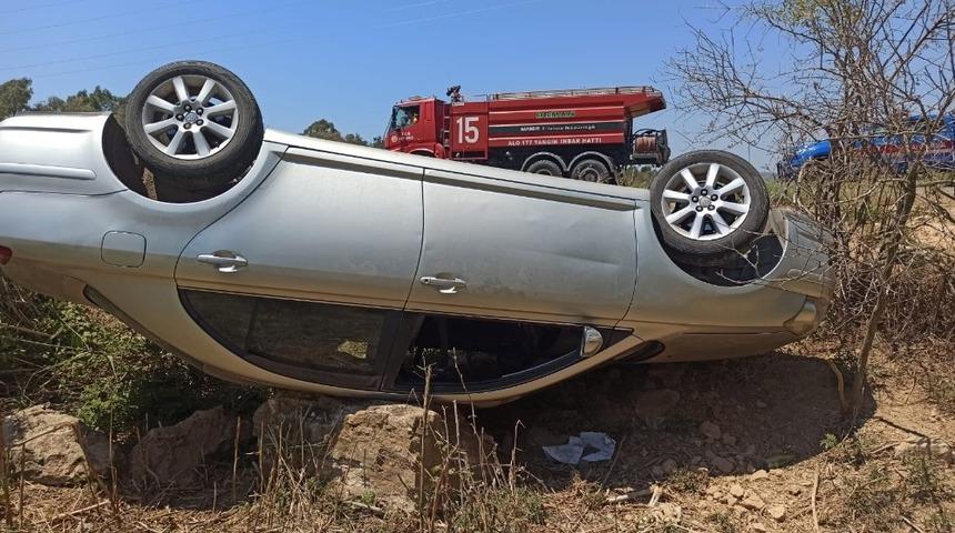 Sel&ccedil;uk&rsquo;ta tekeri patlayan ara&ccedil; takla attı