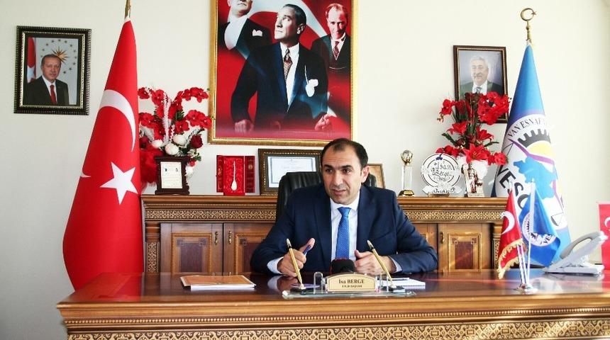 Başkan Berge&rsquo;den kayıtsız olarak a&ccedil;ıkta t&uuml;t&uuml;n satışı yapan esnafa uyarı