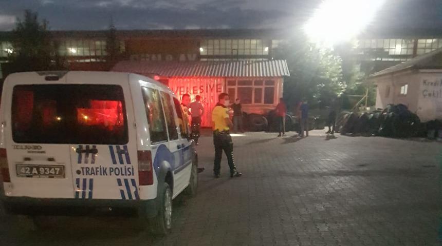 Düğünden önce kızıyla gezmesini istemediği damadını vurdu