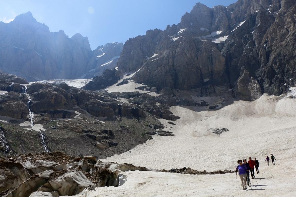 D&ouml;rt mevsimin bir arada yaşandığı Hakkari&rsquo;de tırmanış keyfi