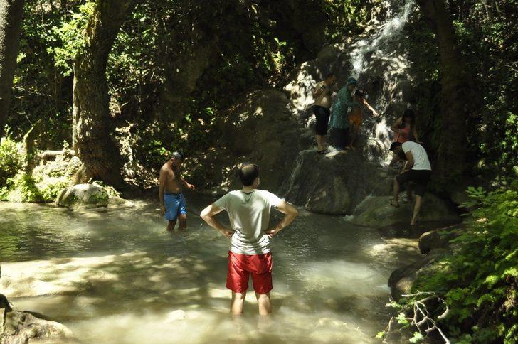 Turgut Şelalesi ziyaretçi akınına uğruyor G3