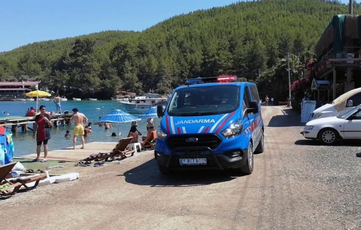 Plajlarda jandarmadan maske uyarısı