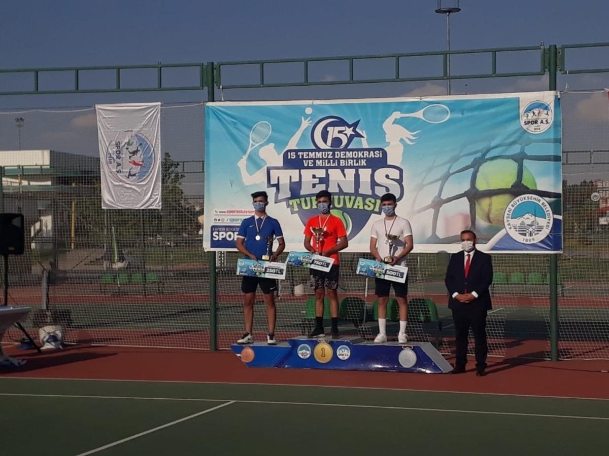 15 Temmuz Demokrasi ve Milli Birlik G&uuml;n&uuml; Tenis Turnuvası sona erdi