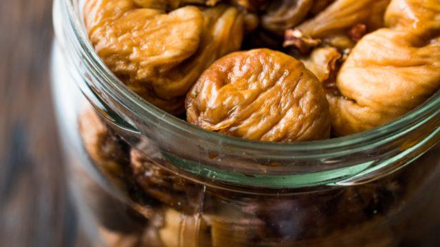 Kuru incir ve sütü birlikte tükettiğinizde faydalarına inanamayacaksınız! Bu tarif çok yararlı...