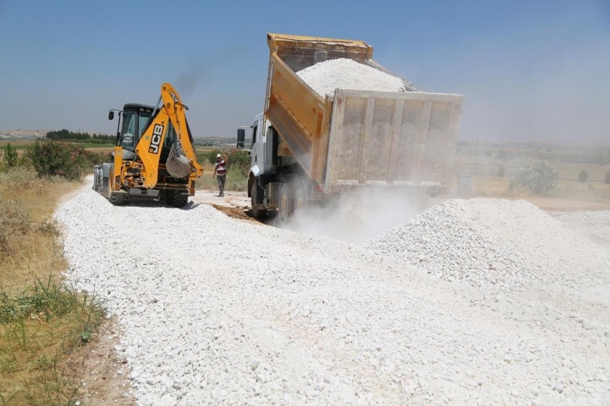 Haliliye&rsquo;de yol yapım &ccedil;alışmaları