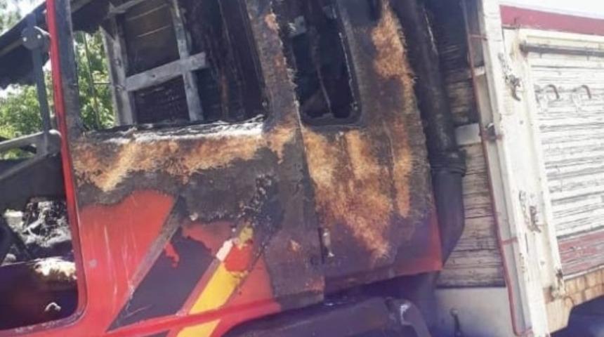 Kundaklanan kamyon kullanılamaz hale geldi