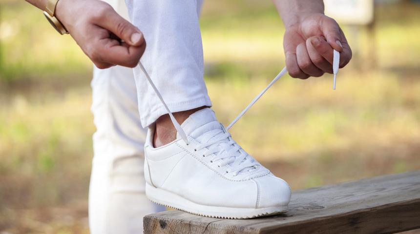 Hatalı temizlik, spor ayakkabıları mahvediyor! İşte en doğru temizlik y&ouml;ntemleri...