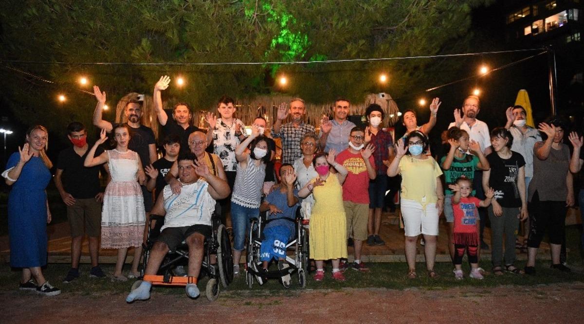 Engelsiz Kafe&rsquo;de aileler yeniden bir arada