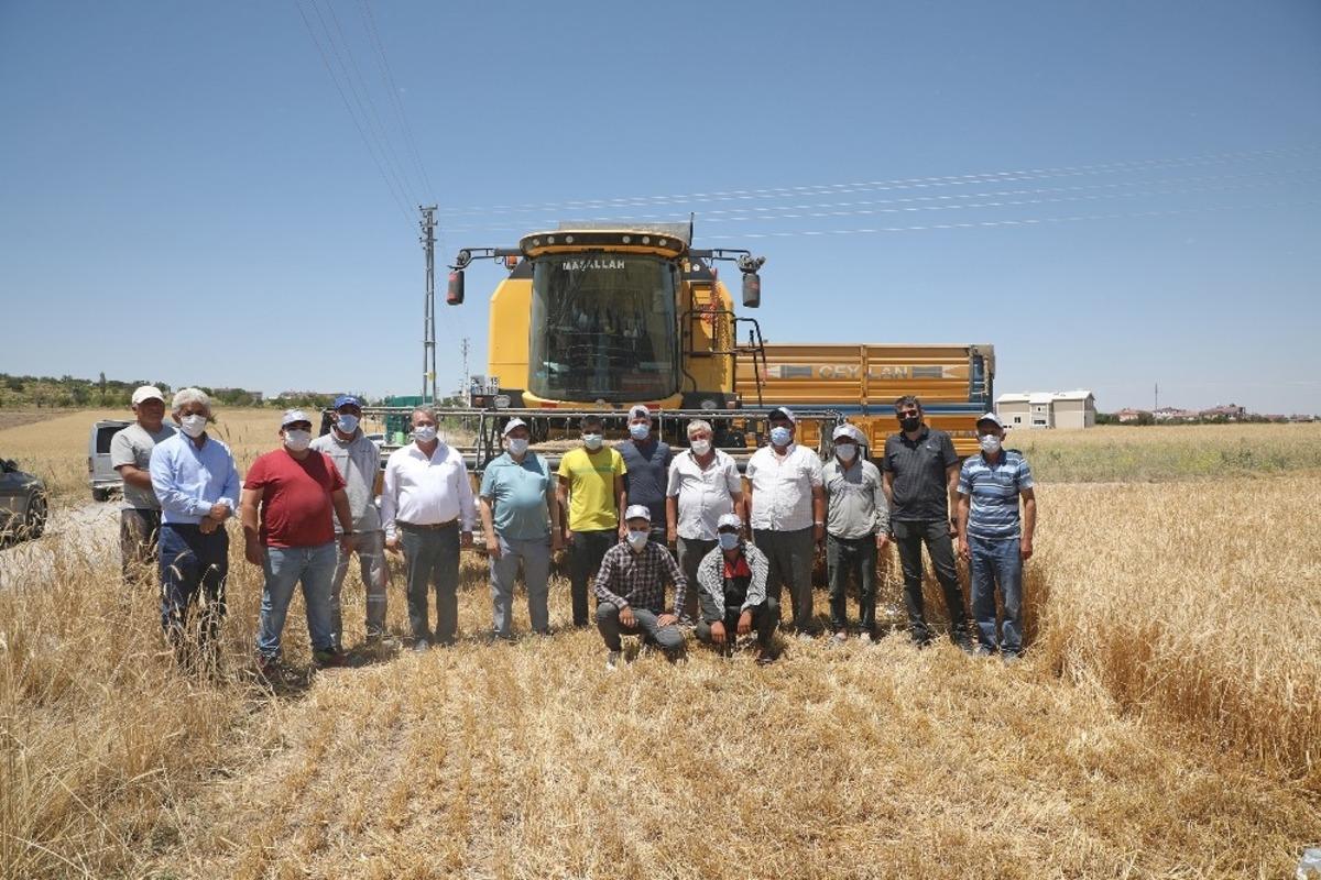 Başkan Yal&ccedil;ın&rsquo;dan ekin bi&ccedil;enlere &rsquo;Bereketli olsun&rsquo; ziyareti