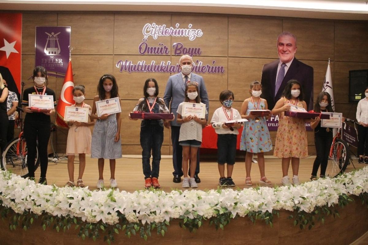 Resim yarışmasının &ouml;d&uuml;lleri sahiplerini buldu