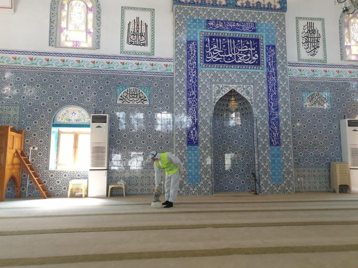 Camilerde bayram temizliği