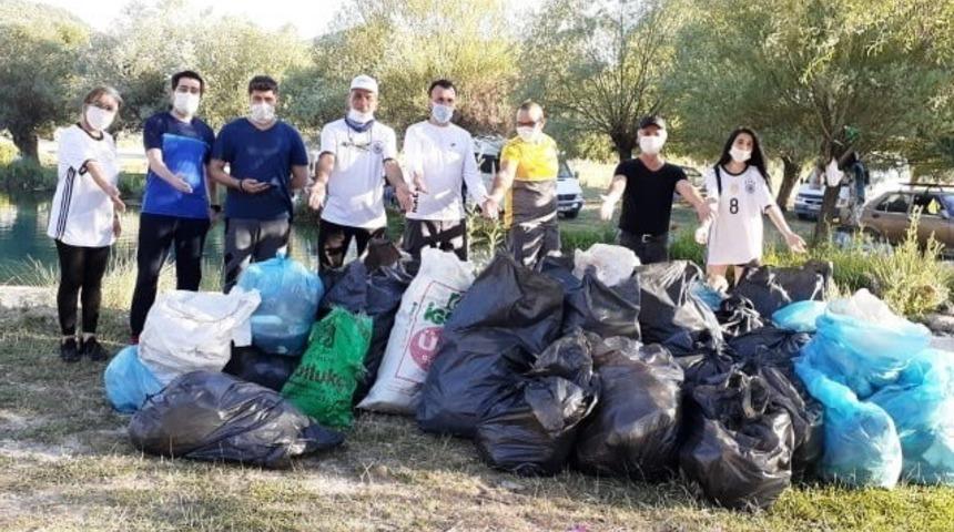 K&uuml;tahyalı &lsquo;Doğa Bek&ccedil;ileri&rsquo;nden &ccedil;&ouml;p temizleme etkinliği