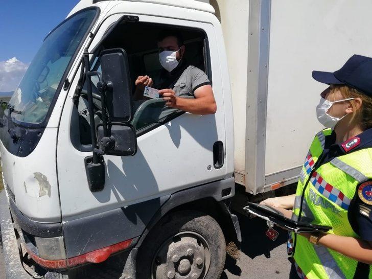 Kars’ta jandarmanın trafik kontrolleri devam ediyor G2