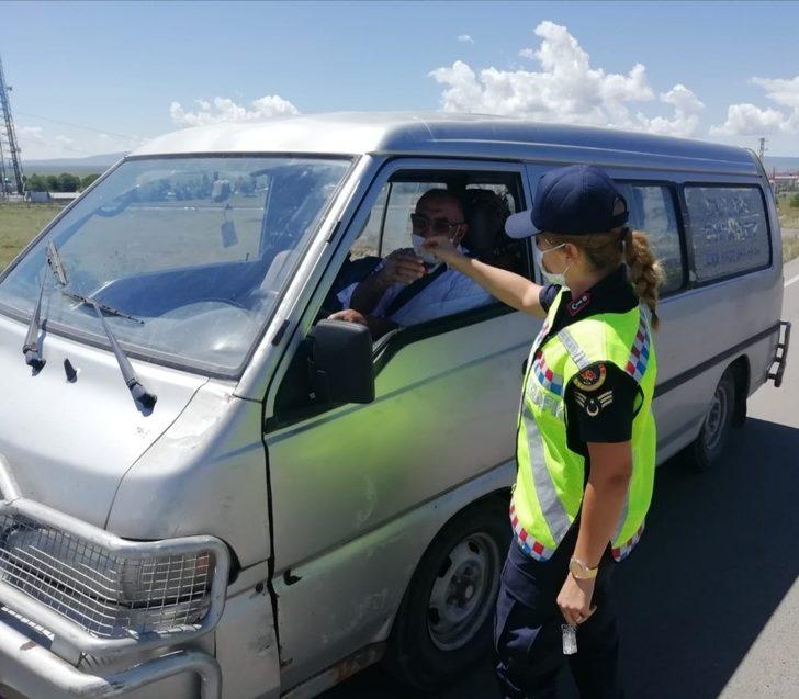 Kars’ta jandarmanın trafik kontrolleri devam ediyor G3