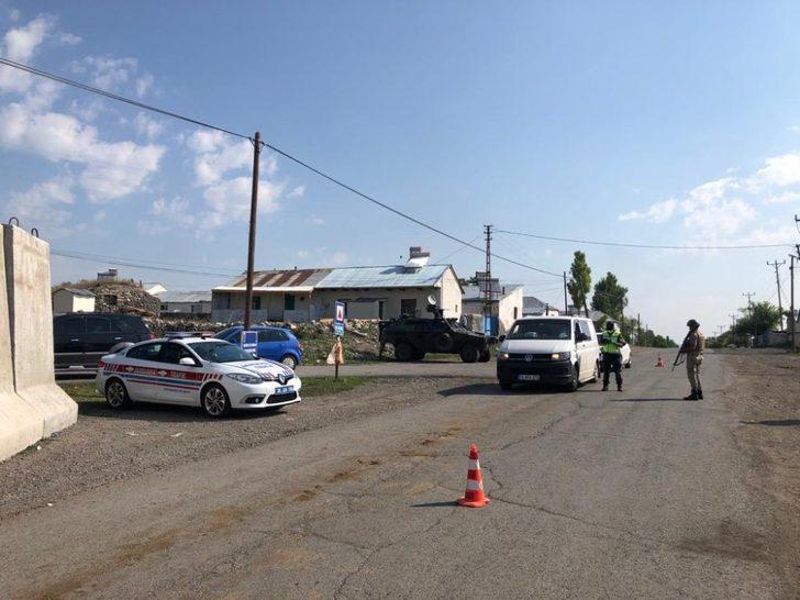 Kars’ta jandarmanın trafik kontrolleri devam ediyor G4