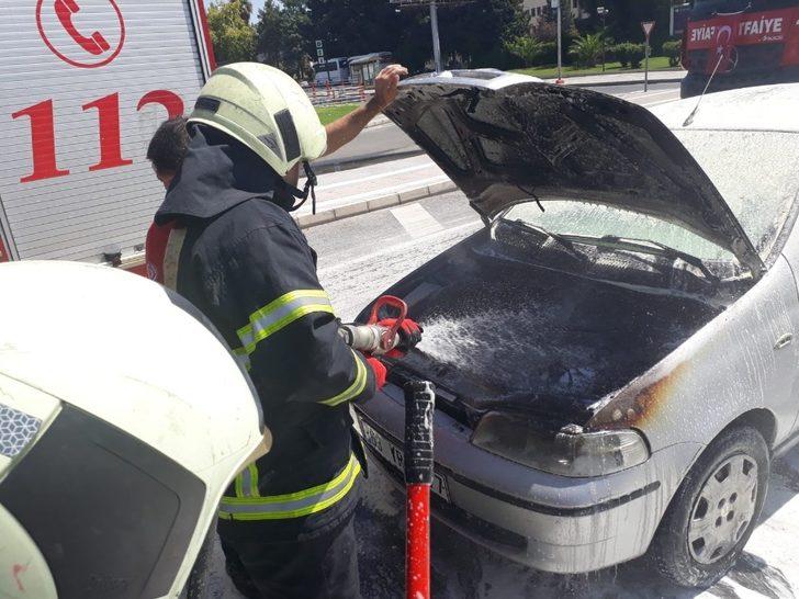 Şanlıurfa’da seyir halindeki otomobil alev aldı G1
