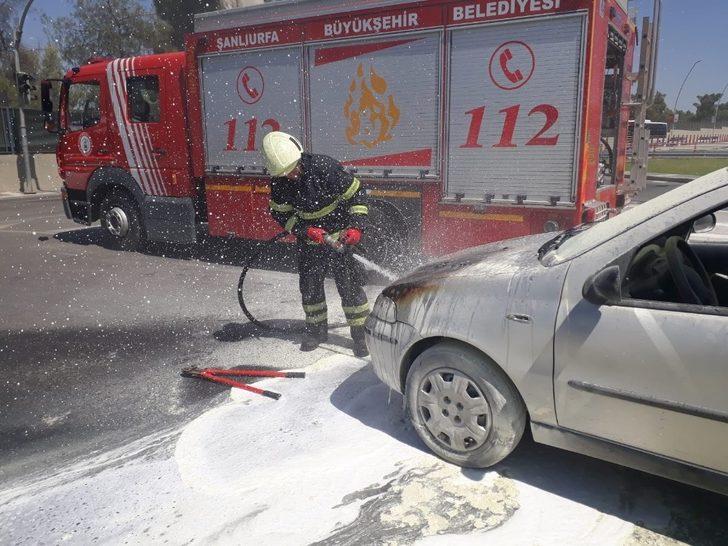 Şanlıurfa’da seyir halindeki otomobil alev aldı G3