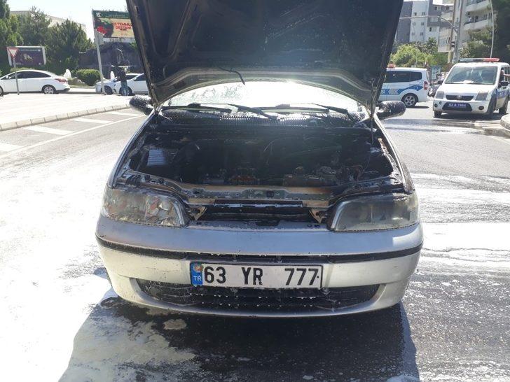 Şanlıurfa’da seyir halindeki otomobil alev aldı G4