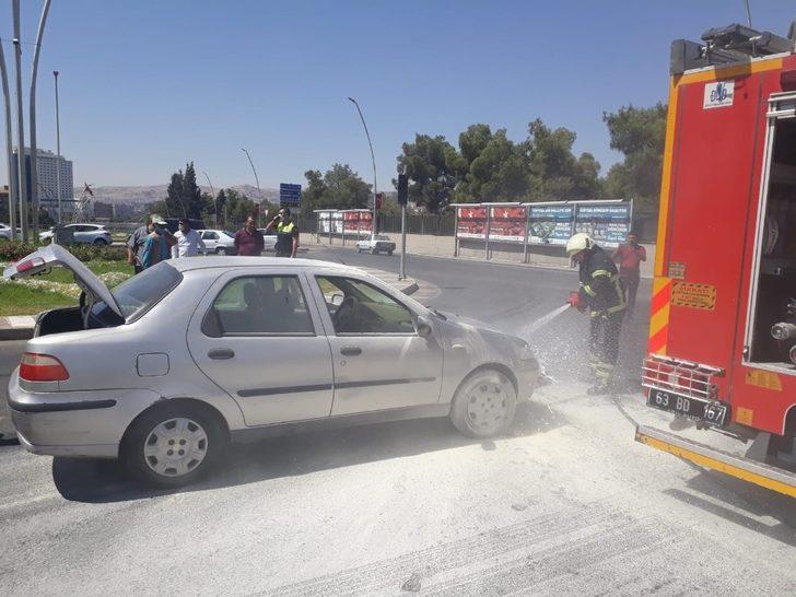 Şanlıurfa’da seyir halindeki otomobil alev aldı G5
