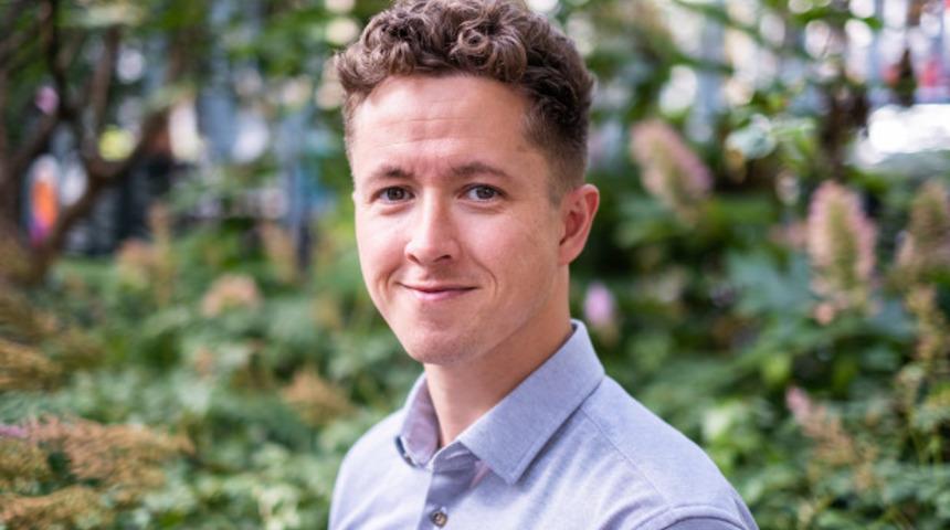 Duş almayı bırakmaya karar veren doktor cildine yeni bir hayat verdi