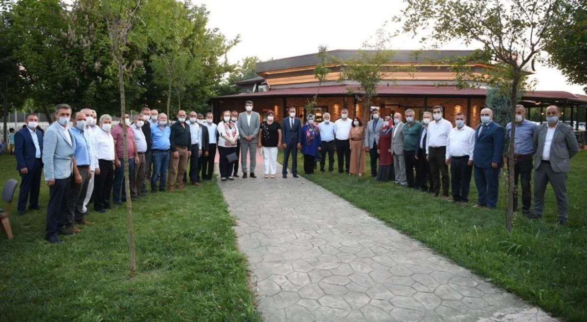 Kartepeli muhtarlar unutulmadı